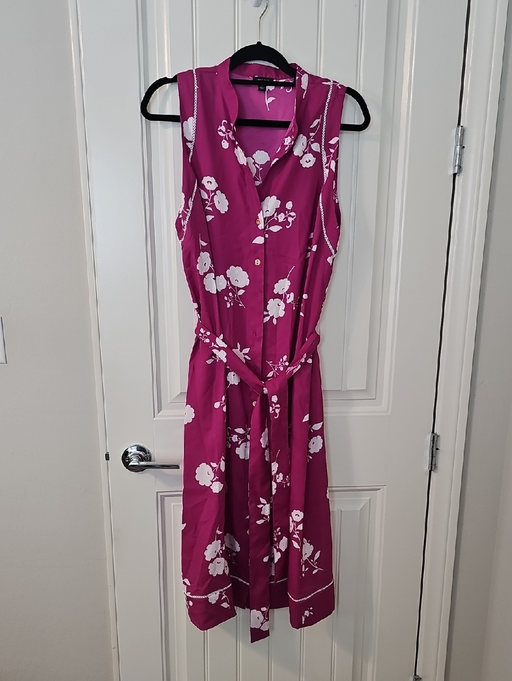 Ann Taylor Sleeveless Magenta Floral Button-Front Dress with Tie Waist